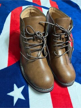 NWT Tanner’s shoes Men's color Brown Chukka Boots